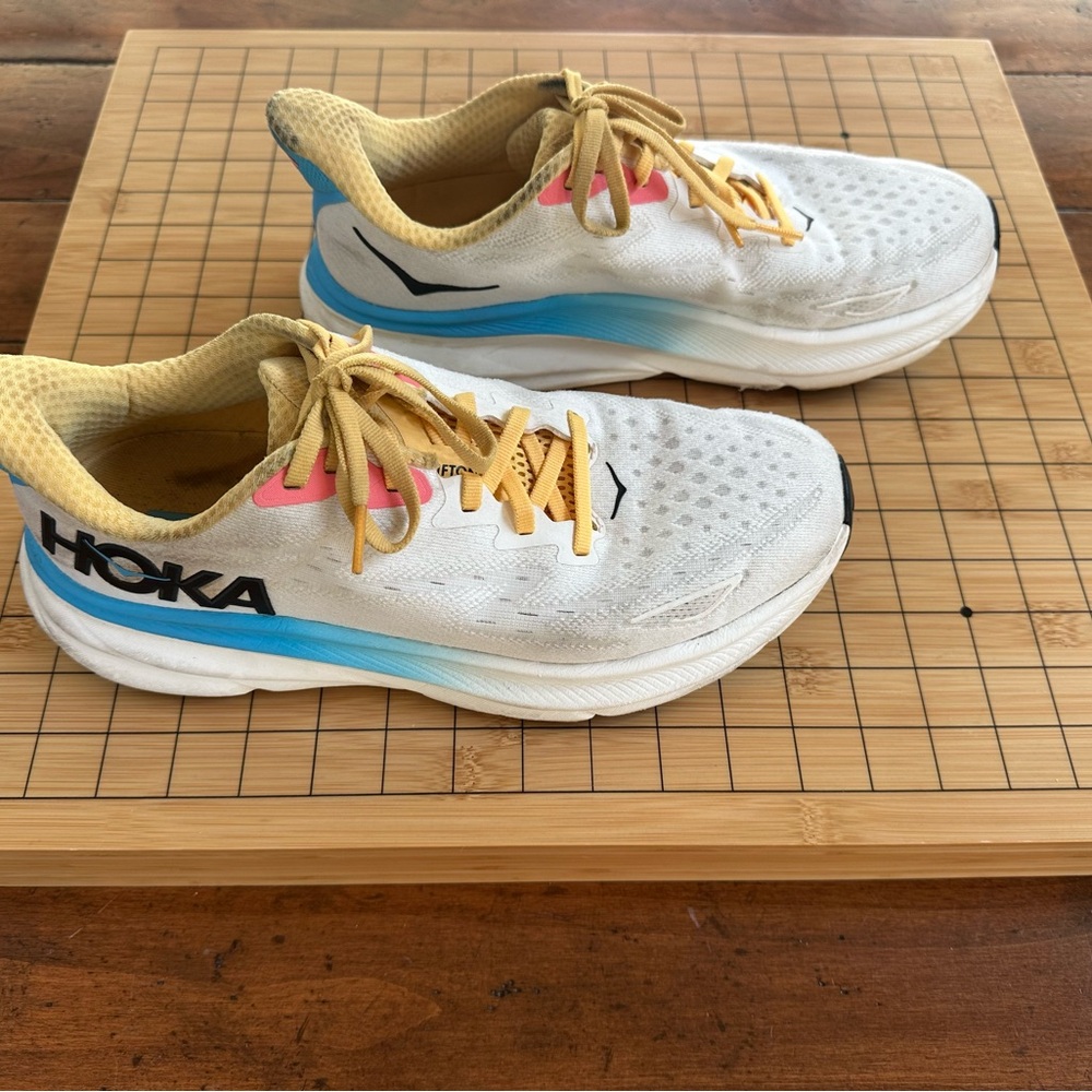 HOKA Clifton 9 White and Pink Running Shoes  wmns 8.5